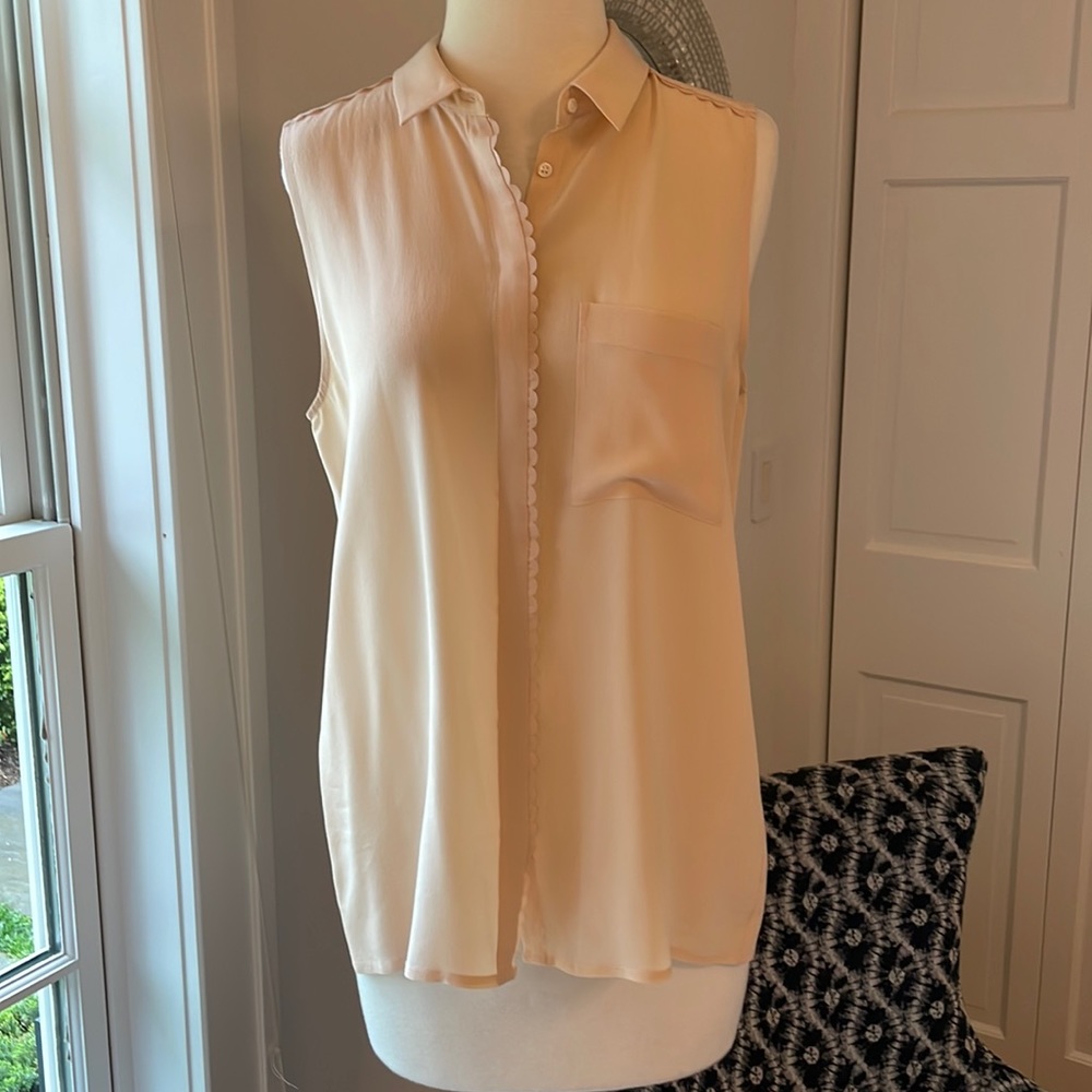 Club Monaco sleeveless blouse in excellent condition with scalloped trim